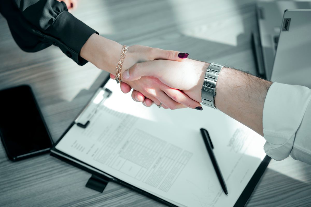Green flag in a software development proposal: a transparent team agreement and contract handshake